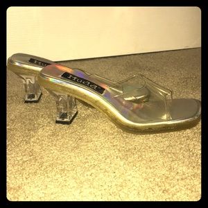 Heels from the 90’s ✌️